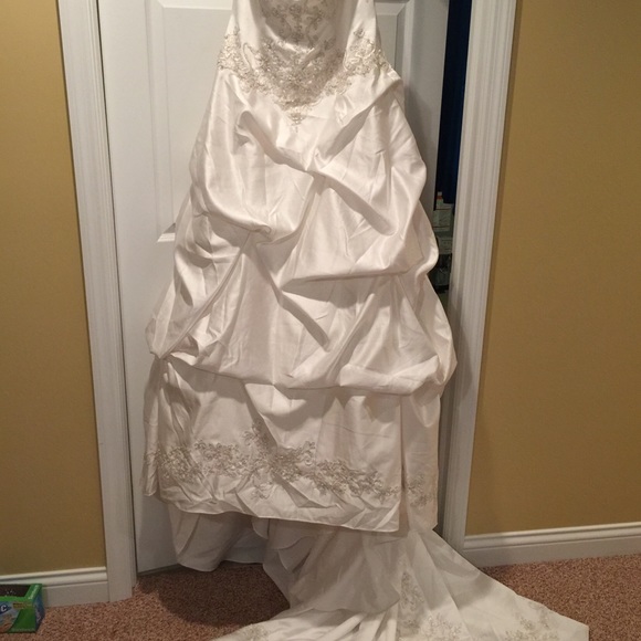 Wedding dress - Picture 4 of 8